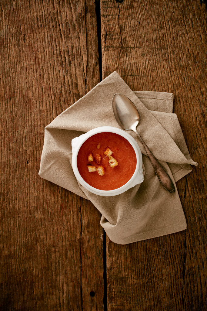 Gazpacho mit Croutons.